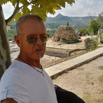 Accompagnatore gigolo Jules