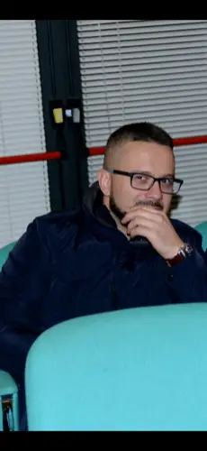 Accompagnatore gigolo Biudy