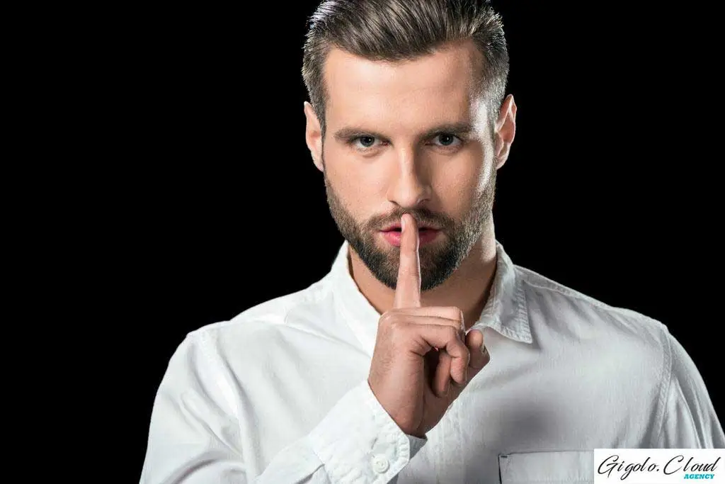 Gigolo attore per l'interpretazione di personaggi inventati