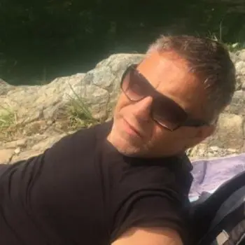 Accompagnatore gigolo Egan
