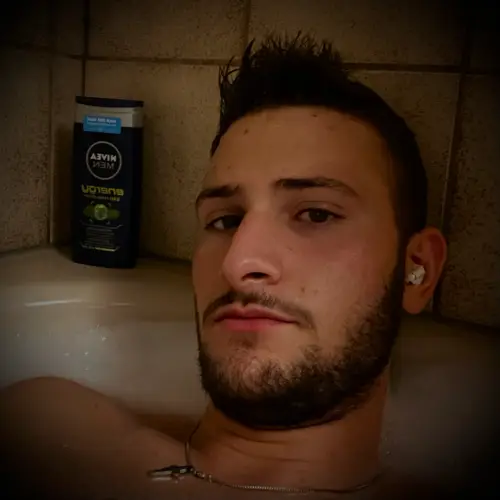 Accompagnatore gigolo Tonino