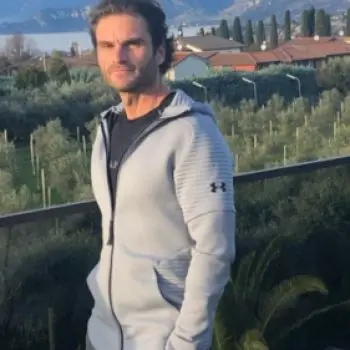 Accompagnatore gigolo Roger