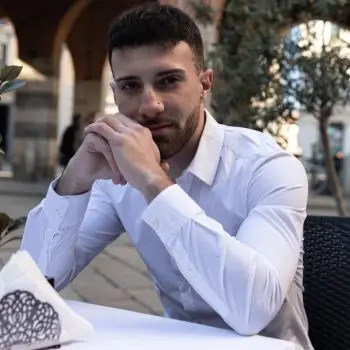 Accompagnatore gigolo Datan