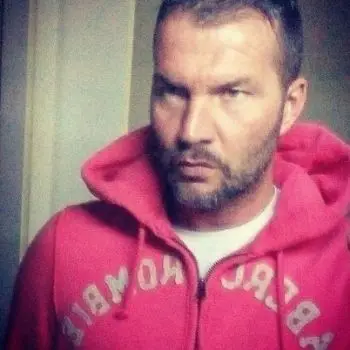 Accompagnatore gigolo Roger Villa