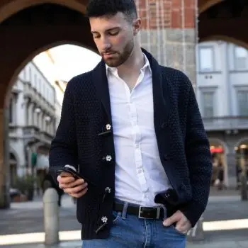 Accompagnatore gigolo Datan