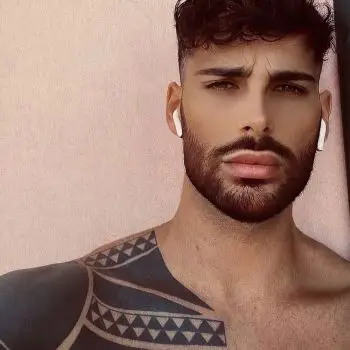 Accompagnatore gigolo Ryan Bale