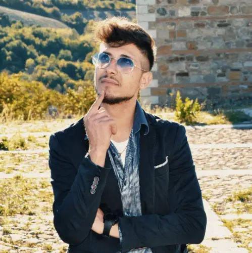 Accompagnatore gigolo Andry