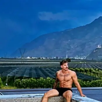 Accompagnatore gigolo Mauri