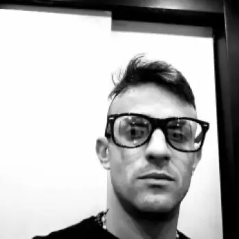 Accompagnatore gigolo Viky