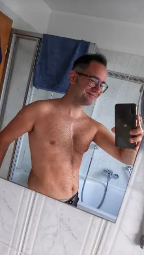 Accompagnatore gigolo Bob fio