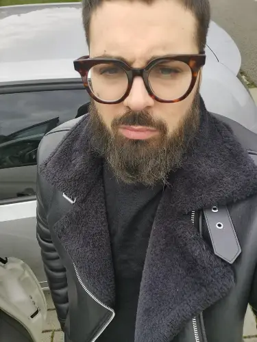 Accompagnatore gigolo Mattek