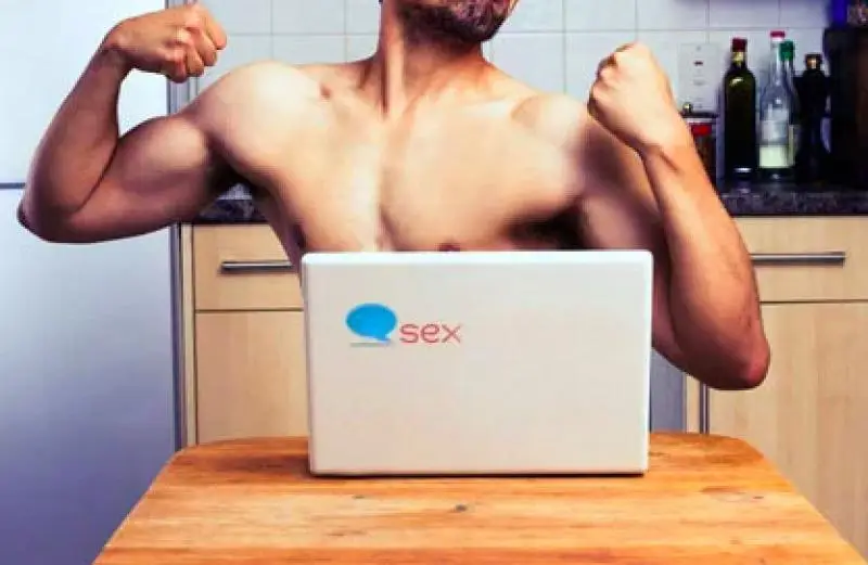 Chat erotica con spogliarello del gigolo