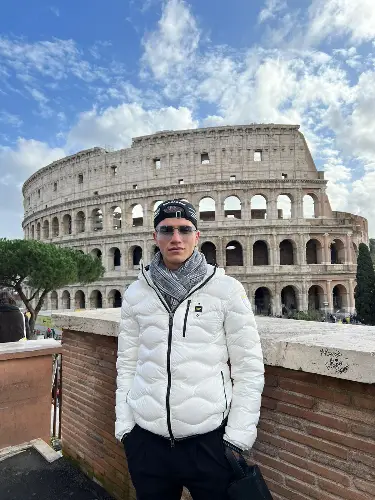 Accompagnatore gigolo James