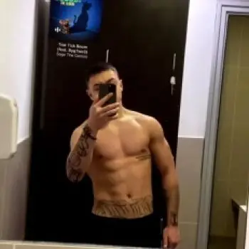 Accompagnatore gigolo Riccardo Zeler