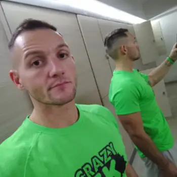 Accompagnatore gigolo Voja