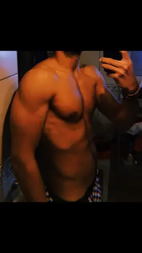 Accompagnatore gigolo Vandam