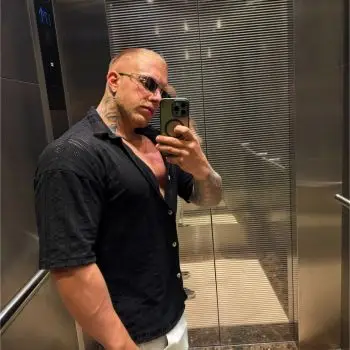 Accompagnatore gigolo Leonida