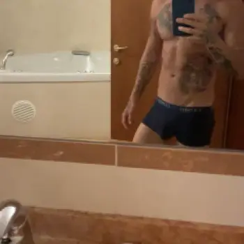 Accompagnatore gigolo Leonardo92.