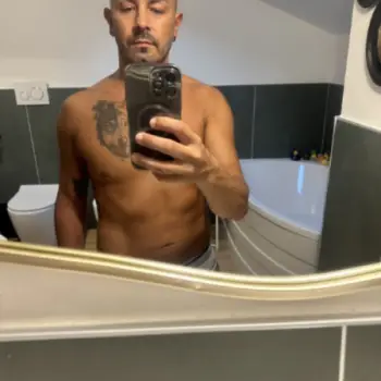 Accompagnatore gigolo Simone