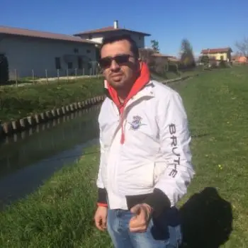 Accompagnatore gigolo Luci