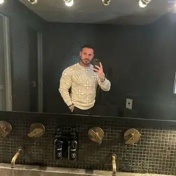 Accompagnatore gigolo Bryan