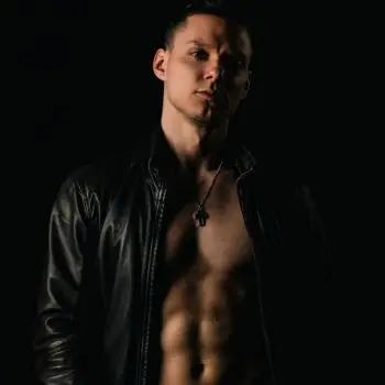 Accompagnatore gigolo Alex Puro