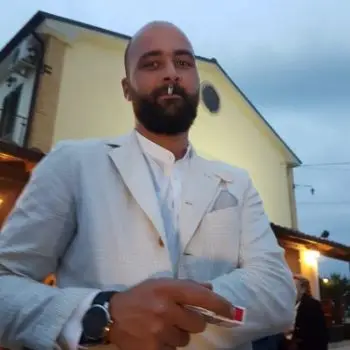 Accompagnatore gigolo Bomber32