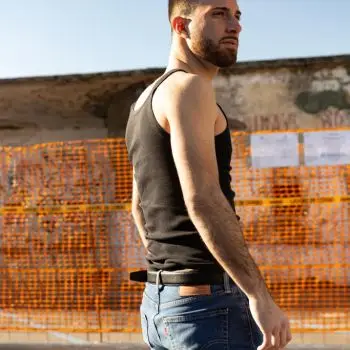 Accompagnatore gigolo Datan