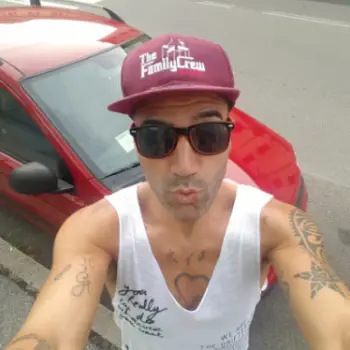 Accompagnatore gigolo Giagia