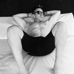 Accompagnatore gigolo Valentino White