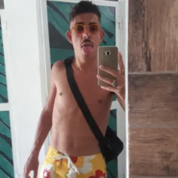 Accompagnatore gigolo Chanel