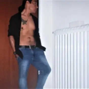 Accompagnatore gigolo Rikyloco