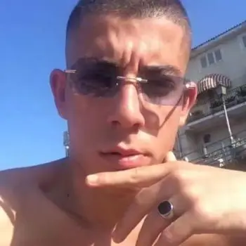 Accompagnatore gigolo Chanel