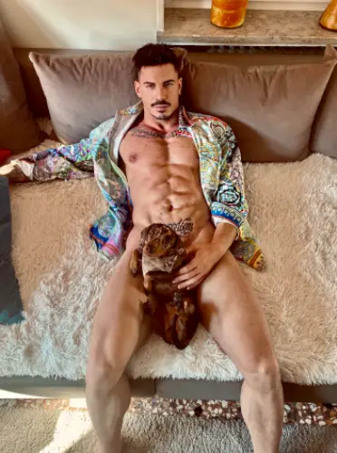Accompagnatore gigolo Mauri