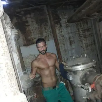 Accompagnatore gigolo Loryn