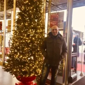 Accompagnatore gigolo Destro