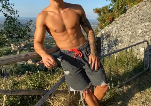 Accompagnatore gigolo Lucastoy