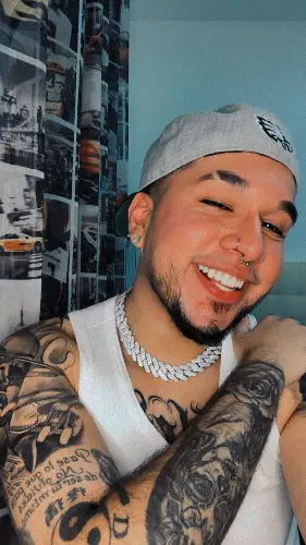 Accompagnatore gigolo Riccardo E.