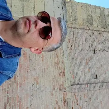 Accompagnatore gigolo Luciano 82