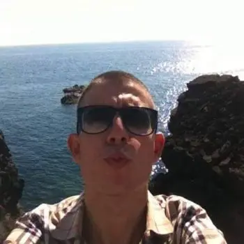 Accompagnatore gigolo Chanel