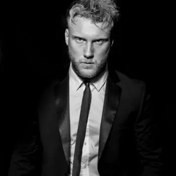 Accompagnatore gigolo Lore.96