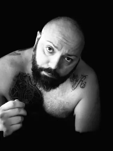 Accompagnatore gigolo Alfre