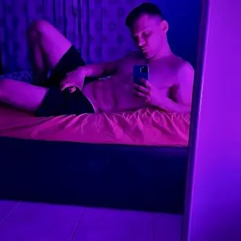 Accompagnatore gigolo Alex Puro