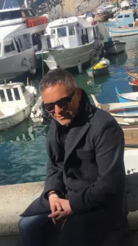 Accompagnatore gigolo Egan