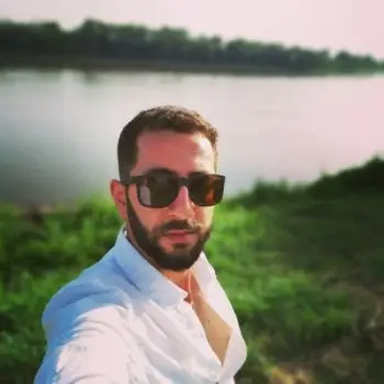 Accompagnatore gigolo Momi