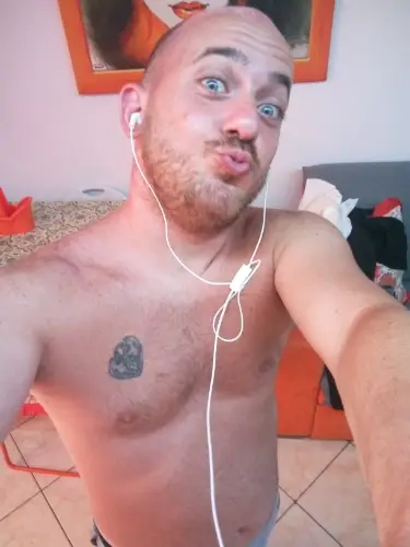 Accompagnatore gigolo Kiss