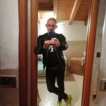 Accompagnatore gigolo Sultano73