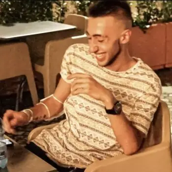 Accompagnatore gigolo Ash