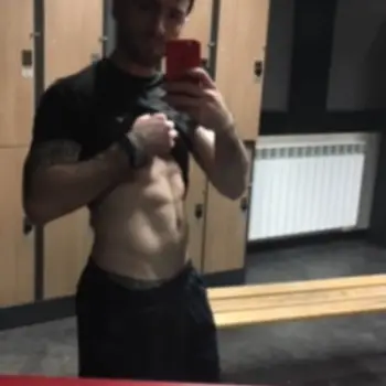 Accompagnatore gigolo Mickyy