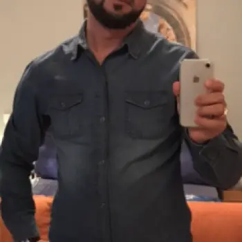 Accompagnatore gigolo Biudy